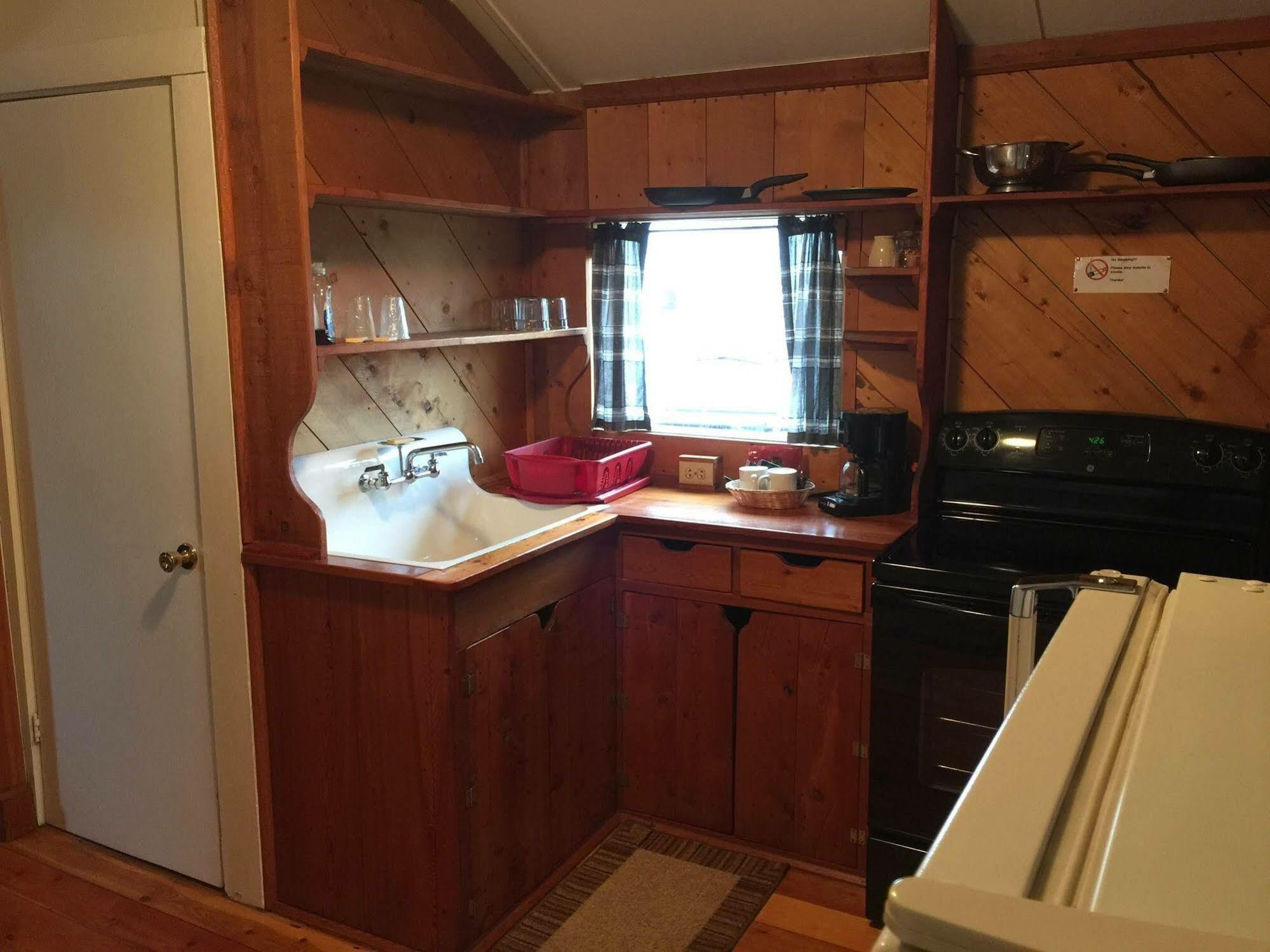 East Glacier Park Village Whistling Swan Motel מראה חיצוני תמונה